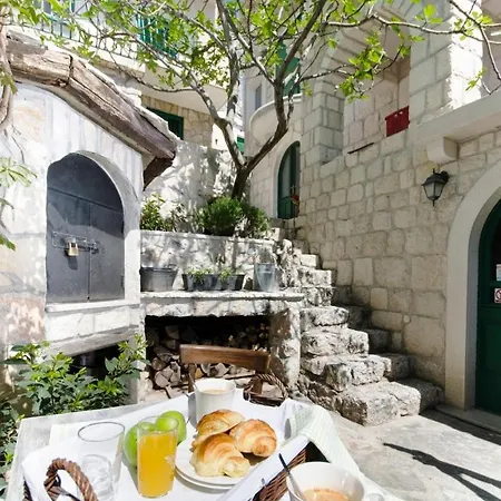 Holiday home Stone Lavandula Baska Voda