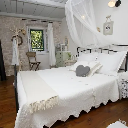 Stone Lavandula Holiday home