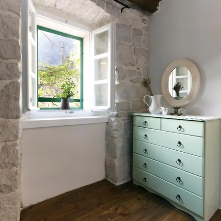 Stone Lavandula Baška Voda