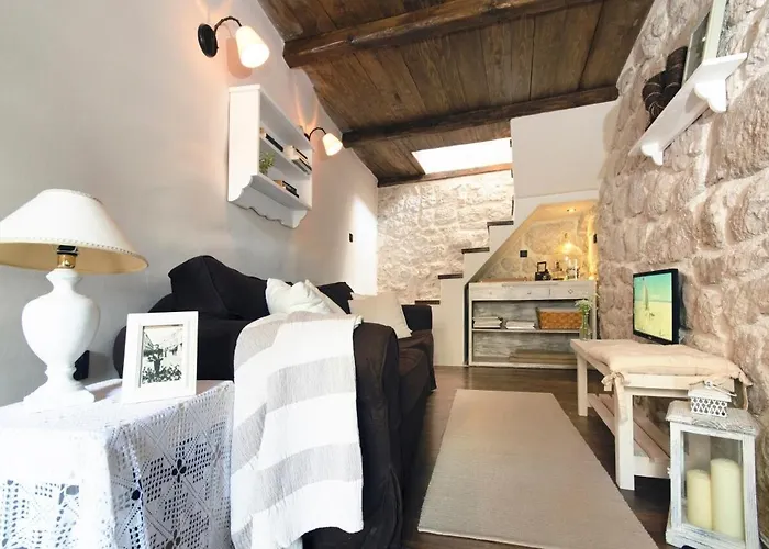 Сasa de vacaciones Stone Lavandula Baška Voda